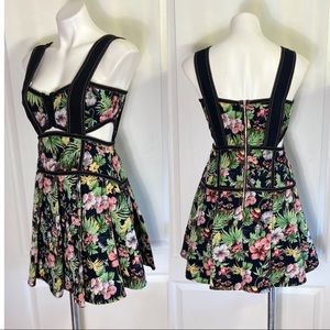 Gianni Bini mini dress

BLACK FRIDAY DEALS CHECK OUT MY CLOSET